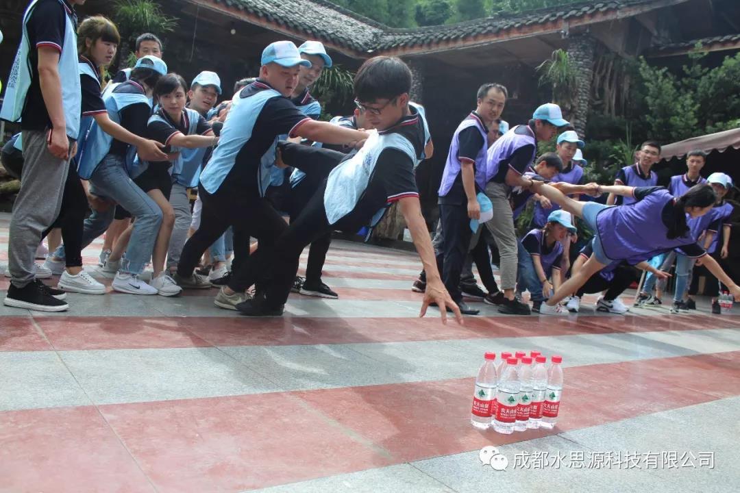 水思源——“鑄造優(yōu)秀團(tuán)隊(duì)，共創(chuàng)企業(yè)輝煌”